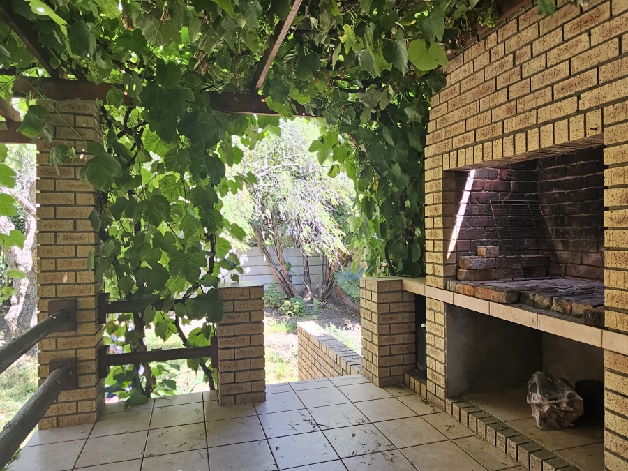 6 Bedroom Property for Sale in Wavecrest Eastern Cape